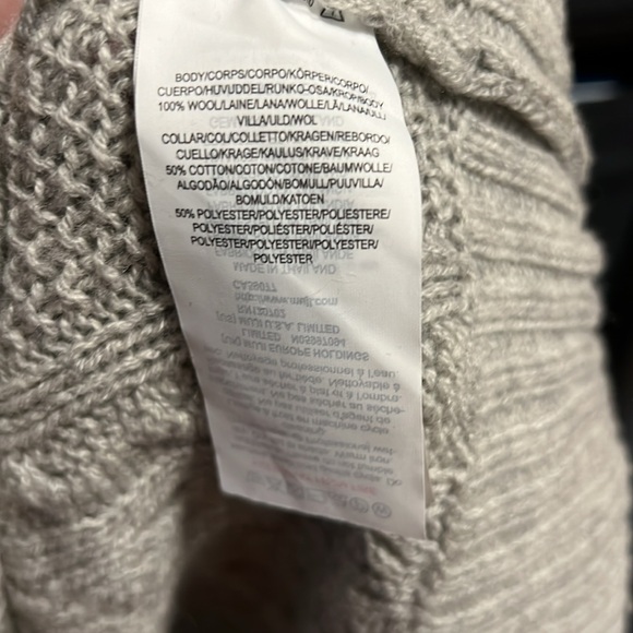 Uniqlo Grey Wool Cable Knit Sweater - Picture 2 of 3